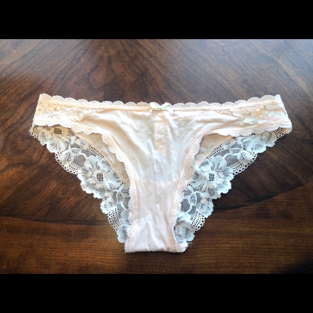 NWT Victoria’s Secret Lace Cheekini Panty.